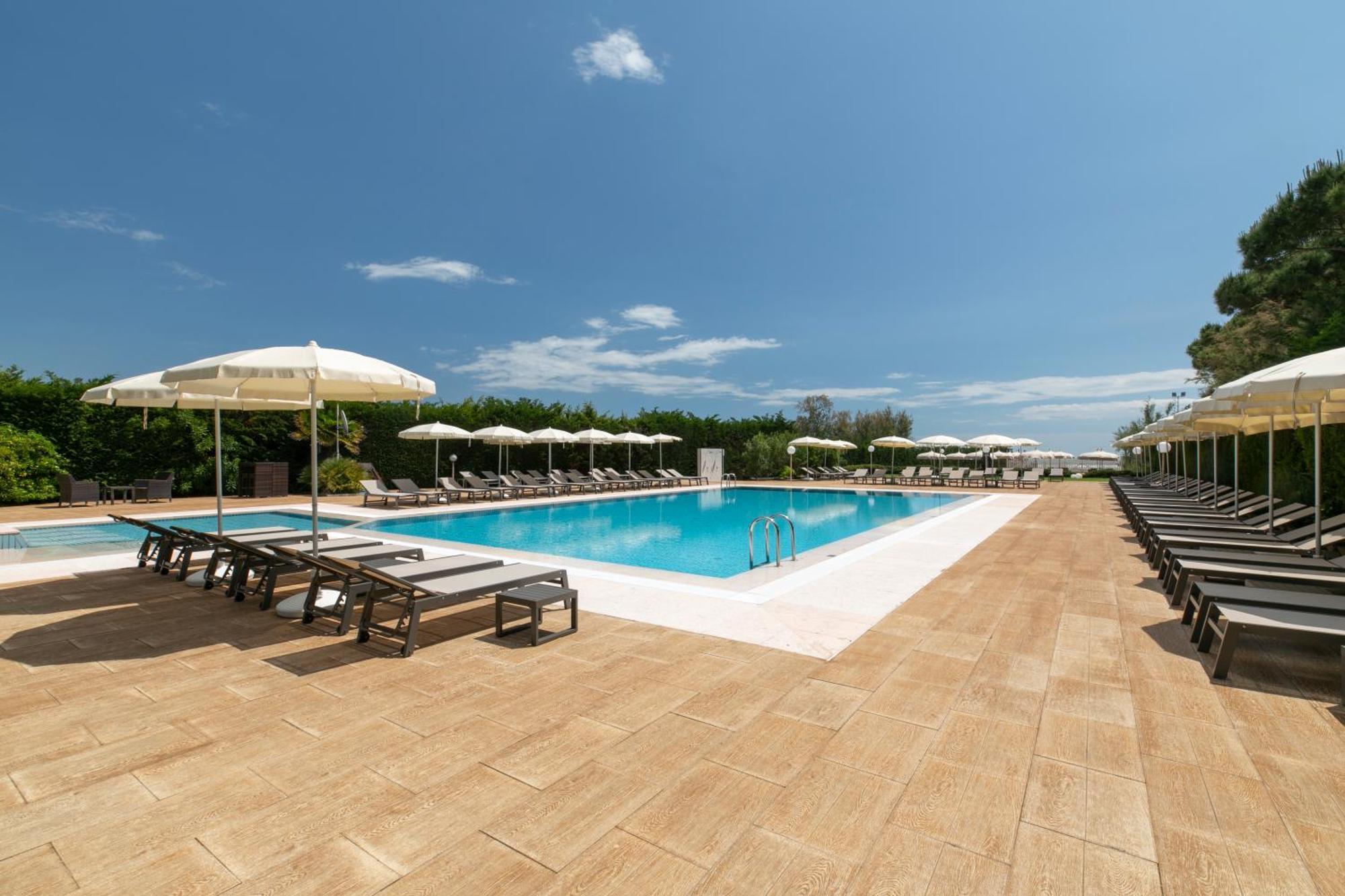 Hotel Gallia & Resort Lido di Jesolo Exterior photo